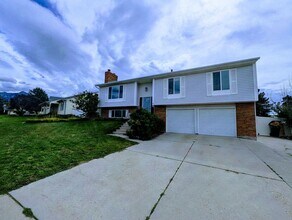 Building Photo - 11843 S Cedar Ridge Rd