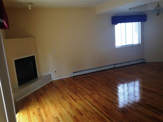 Building Photo - 3683 Iris Ave