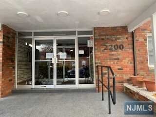 Building Photo - 2200 N Central Rd