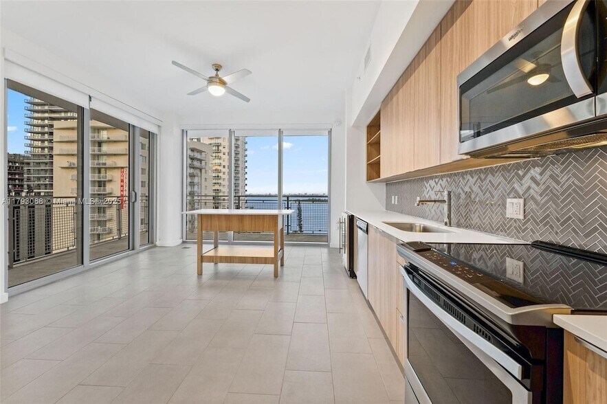 Foto principal - 2150 N Bayshore Dr