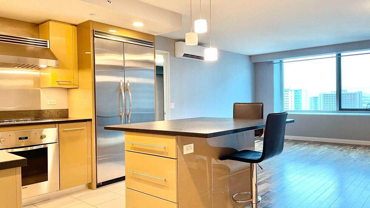 Foto principal - 2 BEDROOM CONDO UNIT IN CONVENIENT DOWNTOW...