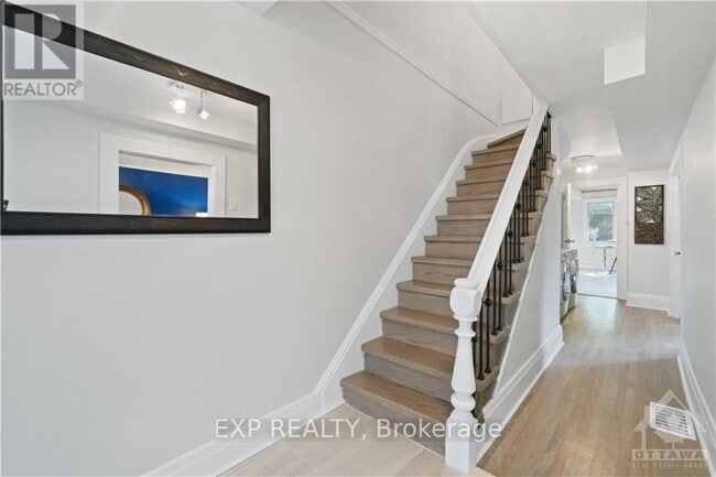 Building Photo - 162 King Edward Ave