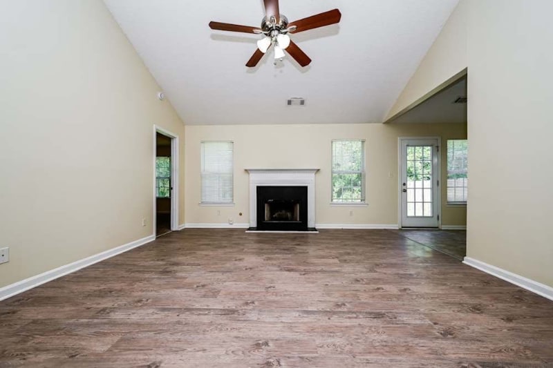 Foto principal - 8040 Highland Pkwy