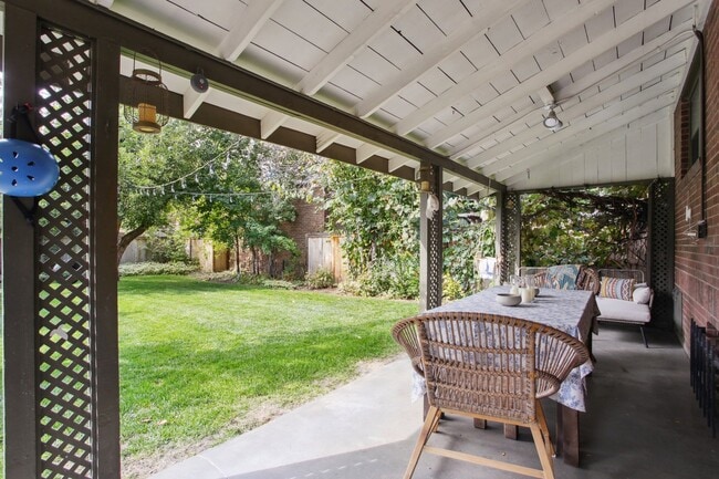 Photo - 1655 Jasmine St House