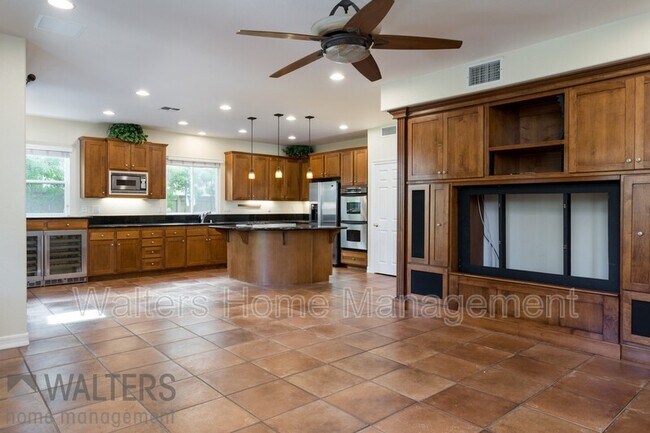 Building Photo - 10381 Wellsona Ct