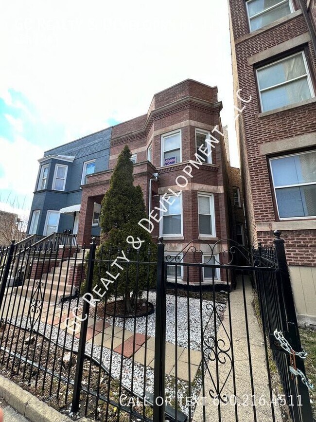 Foto del edificio - ** 4 BDRM / 2 BATH DUPLEX DOWN / GRANITE /...