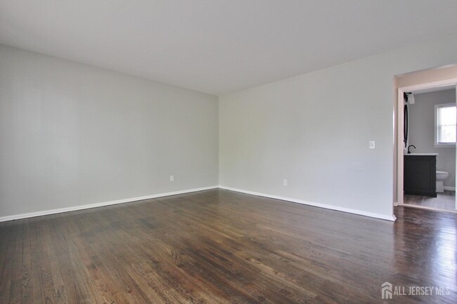 Foto del edificio - 520 Hamilton Blvd