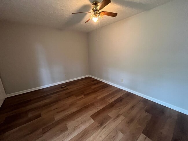 Building Photo - 686/688 Old Summerville Rd