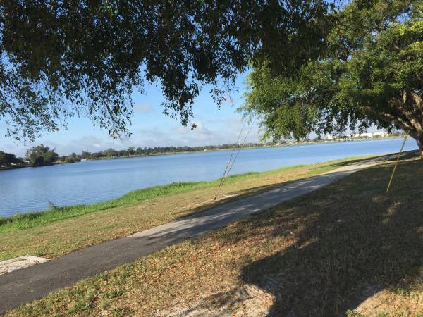 Lago Osborne - 122 Detroit St