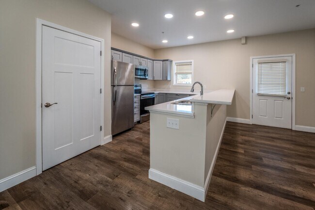 Foto del edificio - 71 Maple Grove Ln