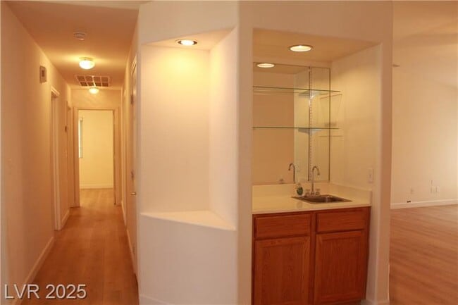 Building Photo - 5444 Desert Paradise Dr