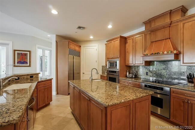Building Photo - 13663 Deering Bay Dr