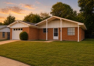 Building Photo - 2309 Debra Cir