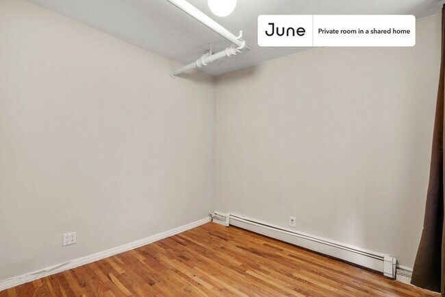 Building Photo - Room in Shared 3 bed/2 bath home