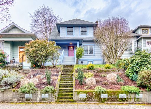 Foto principal - Beautiful 3 Bedroom Home in the Heart of Q...
