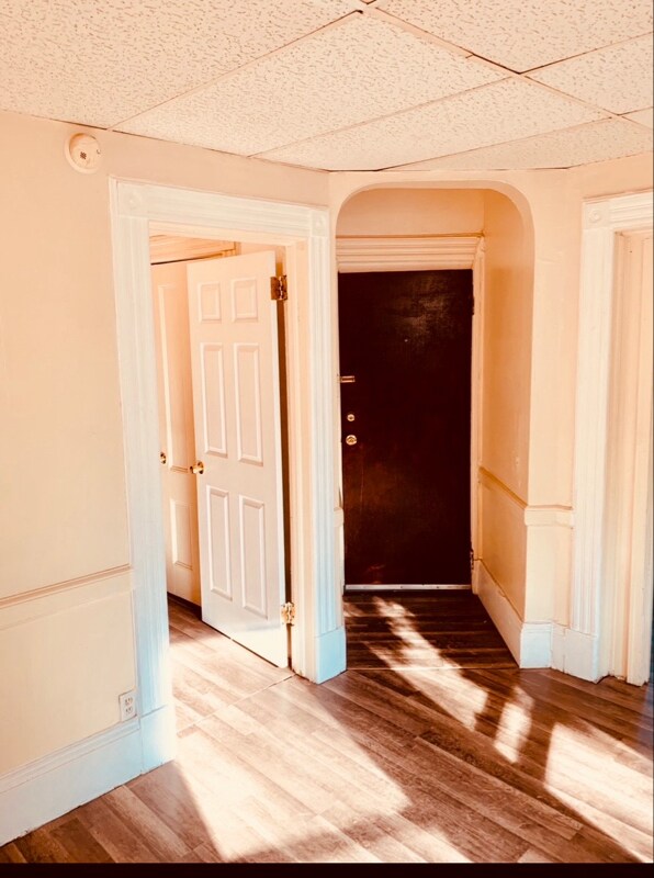 Building Photo - 144 Lawrence St