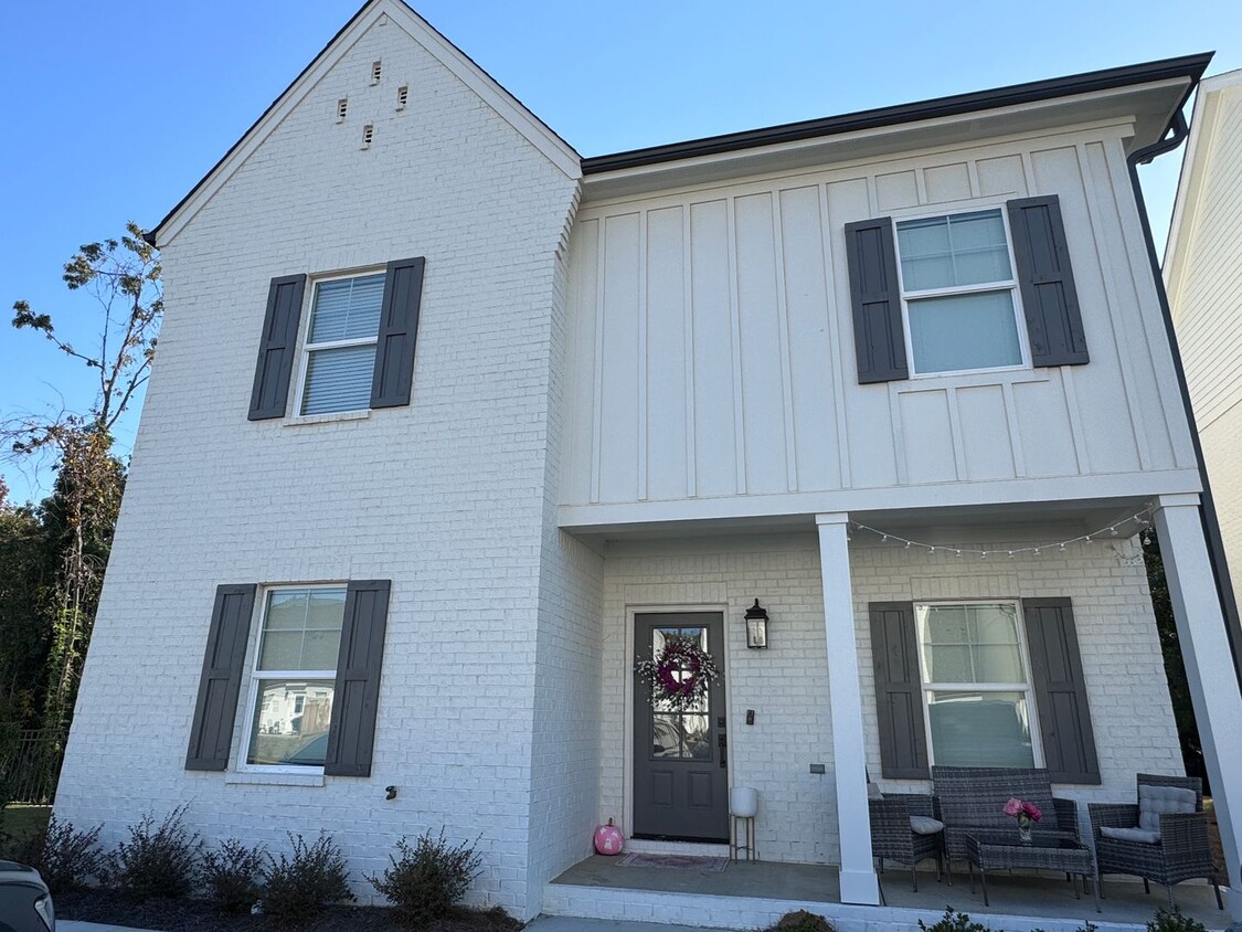 Primary Photo - 4BR/4.5BA For Rent