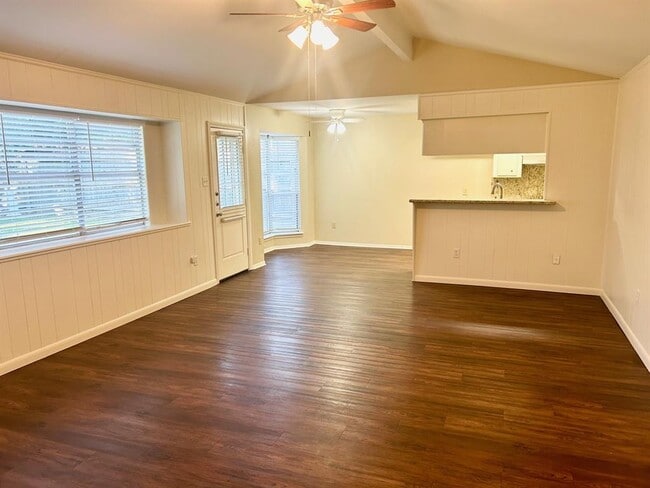 Building Photo - 5311 Lincoln Town Dr