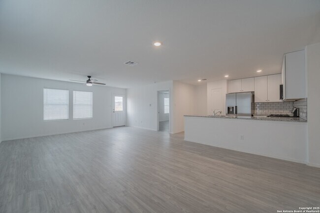 Foto del edificio - 2737 Green Finch