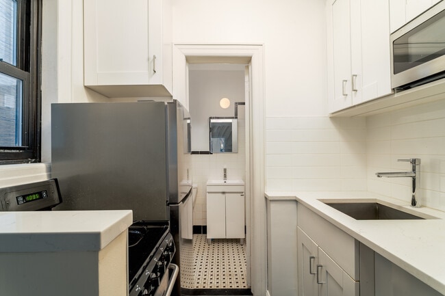 Building Photo - 52-25 Skillman Ave