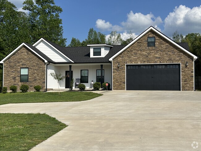 Single Level Home with 2 Car Garag - 964 Ware Rd