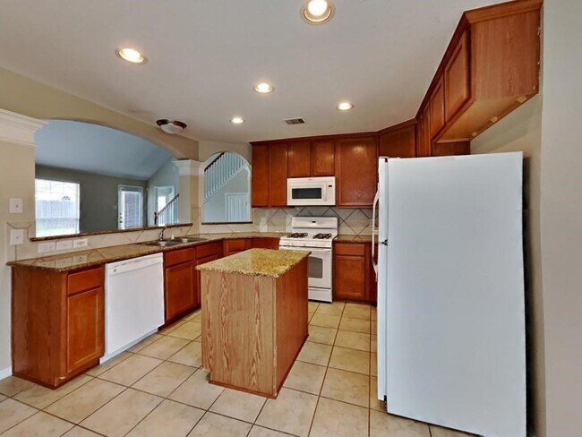 Building Photo - 439 Pinewood Ridge Dr