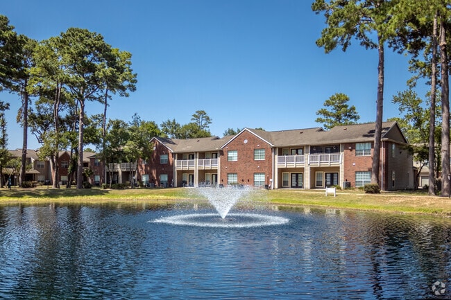 Primary Photo - Lakeview Apartments