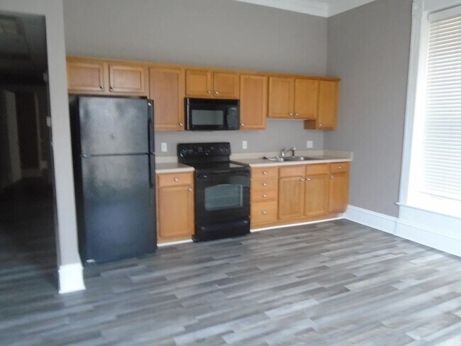 Building Photo - 200 E 9th St