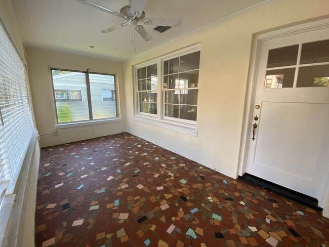 Building Photo - Beautiful Home near San Marco Square!
