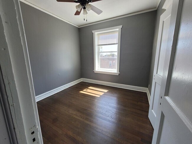 Foto del edificio - 840 W 66th St