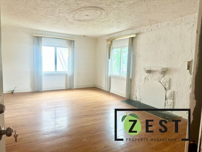 Building Photo - 17352 Roselawn St