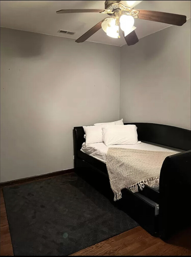 Foto del edificio - 4954-2 W Cullom Ave
