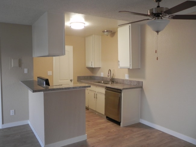 Foto del edificio - 8602 Chapman Ave