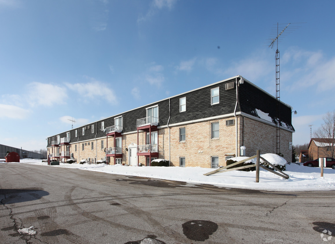 Primary Photo - Countryside Apartments