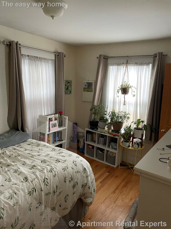 Photo - 17 Bay St Unit #1R Apartment