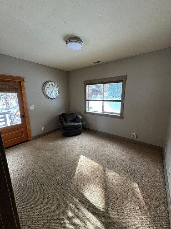 Building Photo - Fully Furnished Mountain Home with Private Deck