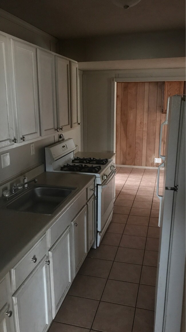 Building Photo - 10617 Spring Garden Dr