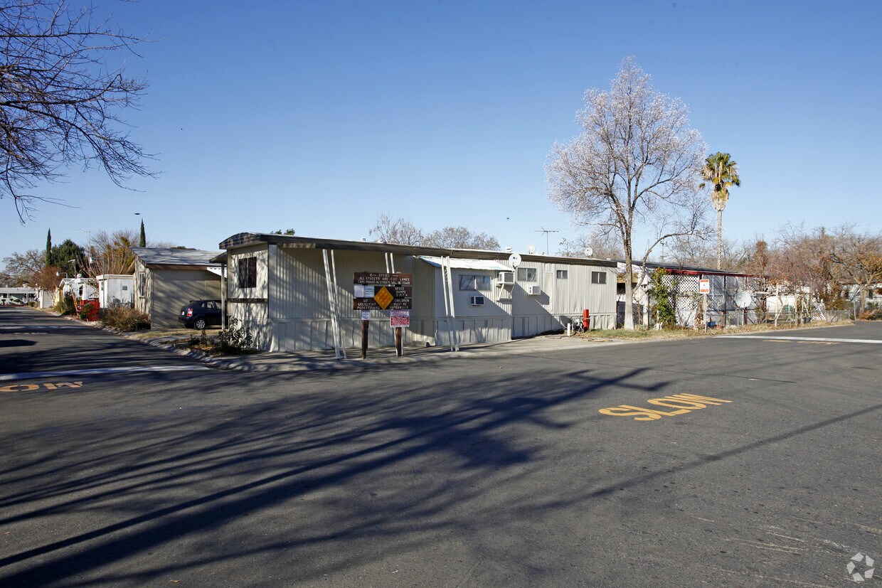 Eleven Oaks Mobile Home Park Apartments in North Highlands, CA