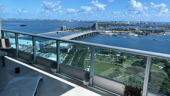 Foto del edificio - 900 Biscayne Blvd