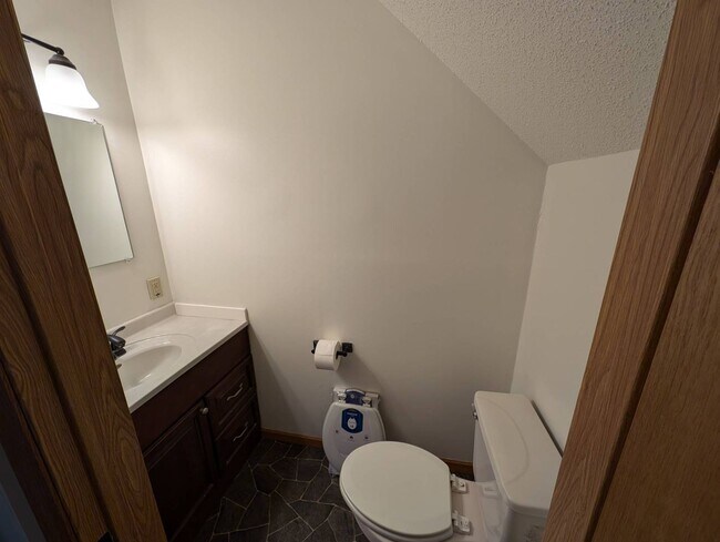 Foto del edificio - 877 Loon Lake Rd
