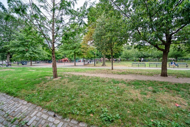 Foto del edificio - 316 Suydam St