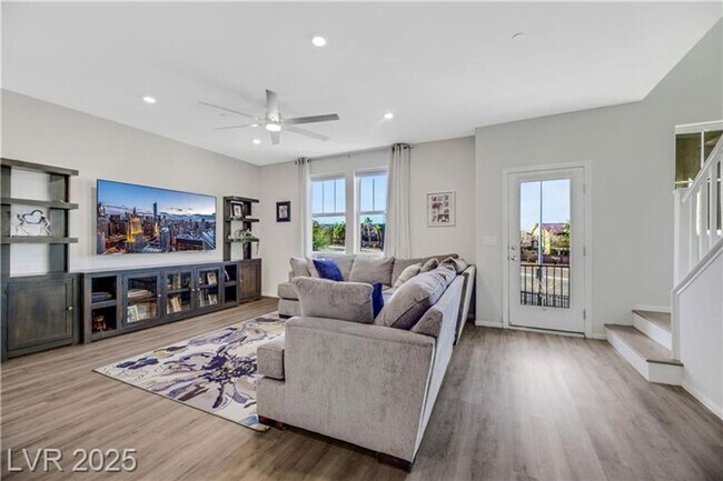 Foto del edificio - Modern 4-Bed Townhouse in Henderson