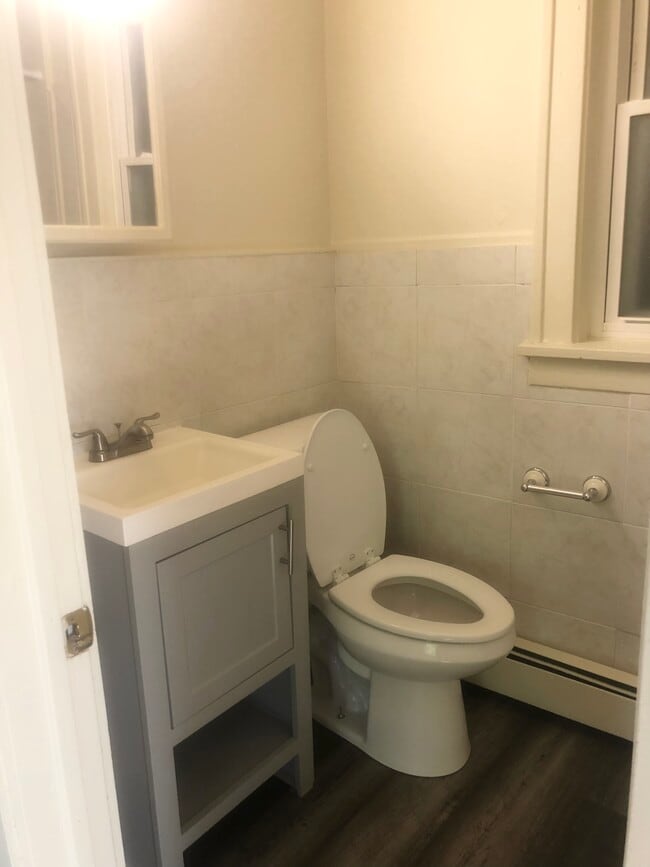 remodeled bath - 124 College Pl