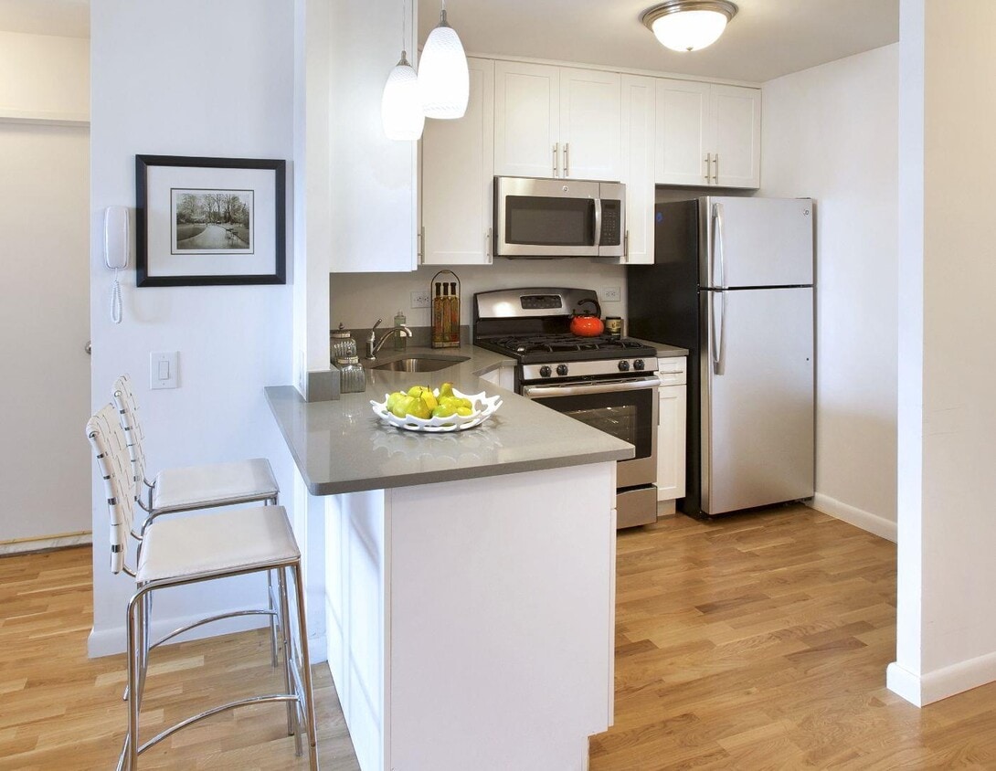 Foto principal - 375 S End Ave