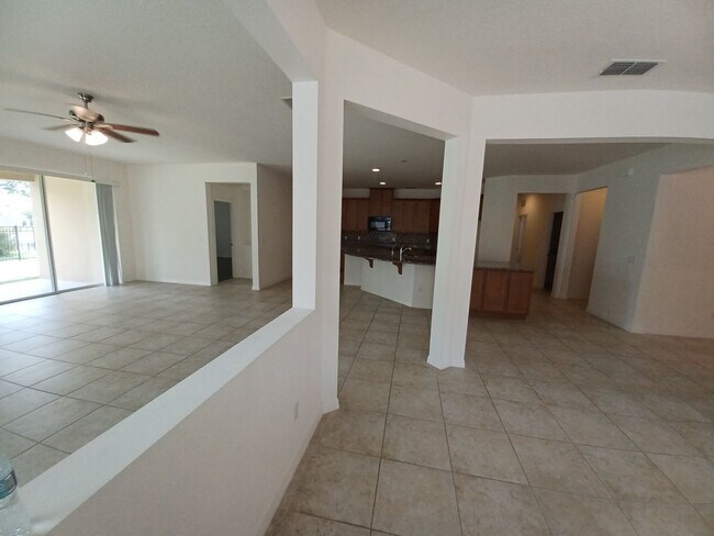 Foto del edificio - 4 Bedroom, 3 Bathroom, 3 Car Garage In Saw...