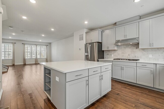 Building Photo - 27 Gala Ct