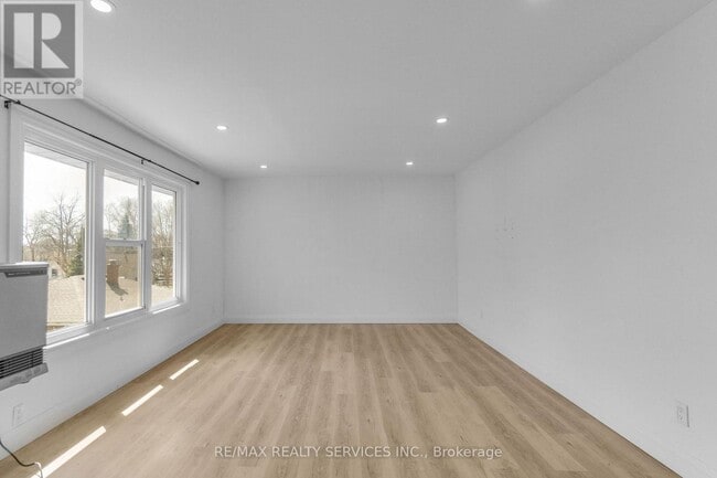 Building Photo - 51 Dundas St E