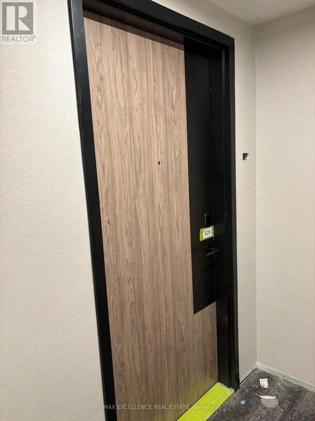 Building Photo - 1007 The Queensway