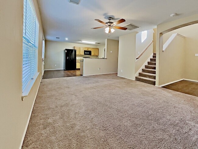 Foto del edificio - 9211 Shaded Pines Dr