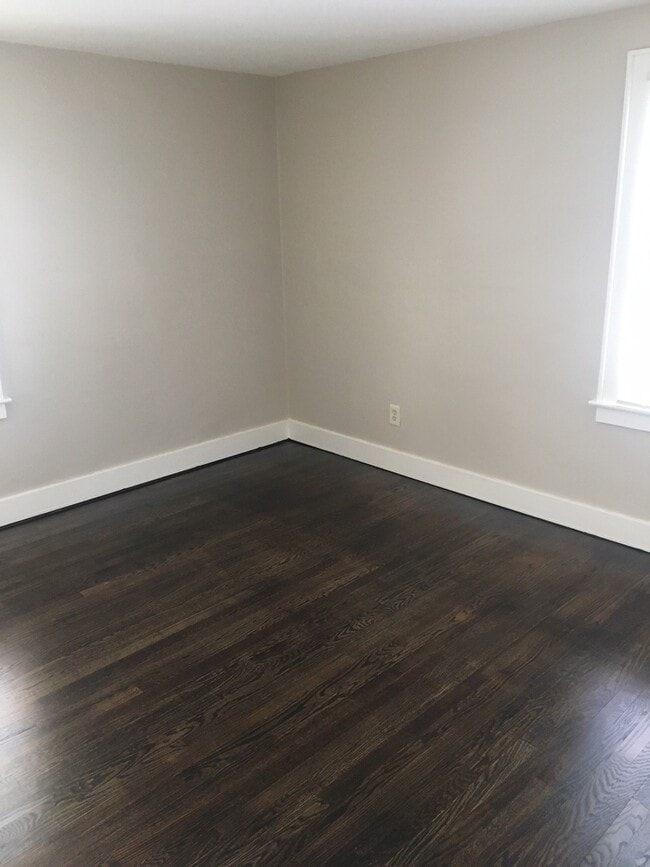 Building Photo - Spacious 3 Bed 1 Bath with Large Garage